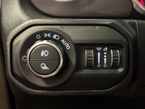 Used 2022 Jeep Gladiator Mojave w/ Dual Top Group AWD/4WD image 6