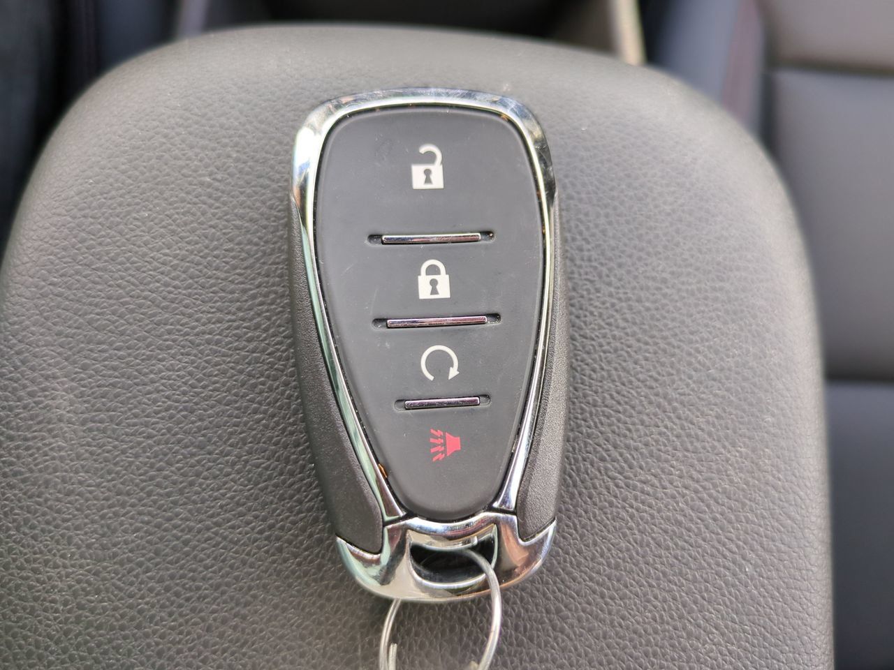 Used 2024 Chevrolet Trax RS w/ Sunroof Package FWD image 26