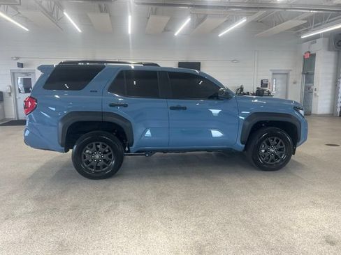 Used 2026 Toyota 4Runner SR5 AWD/4WD image 4