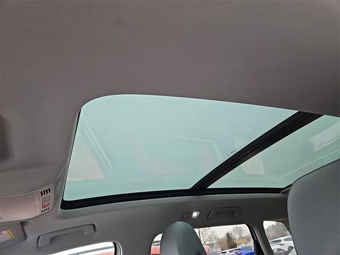 Used 2023 Volkswagen Taos SE image 35