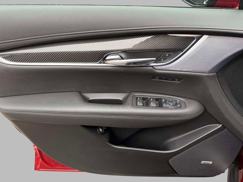 Used 2024 Cadillac XT6 Sport image 20