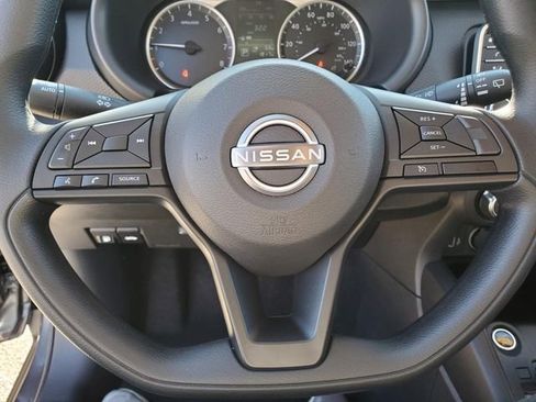 Certified 2025 Nissan Kicks Play S image 17