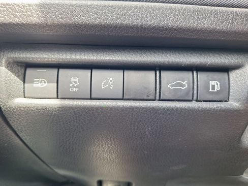 Used 2025 Toyota Camry LE image 12