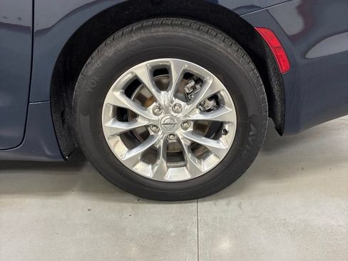 Used 2021 Chrysler Pacifica Touring-L FWD image 30