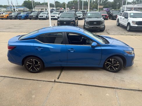 Used 2024 Nissan Sentra SV FWD image 5