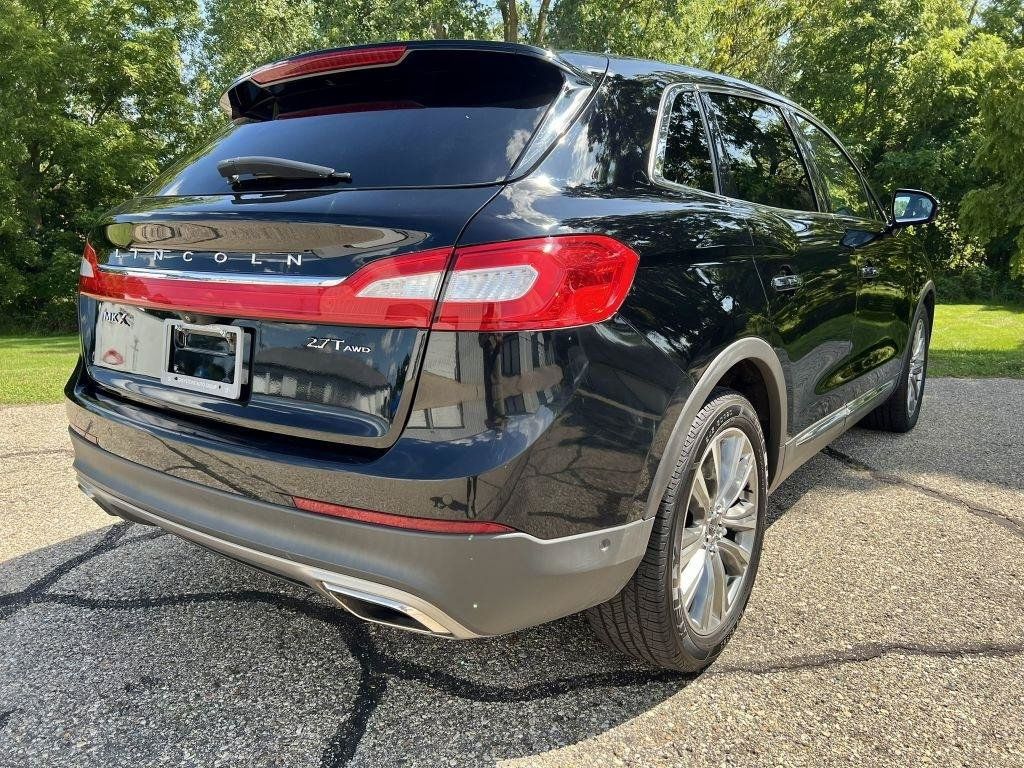 Used 2017 Lincoln MKX Reserve w/ Driver Assistance Package AWD/4WD image 3