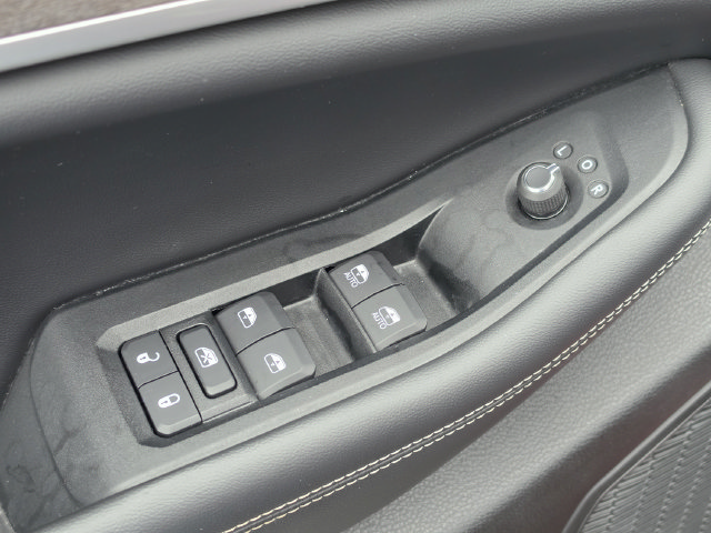 Used 2023 Jeep Grand Cherokee Limited w/ Luxury Tech Group II RWD image 24