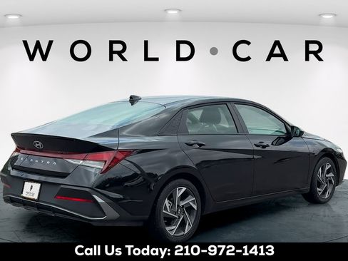 Certified 2025 Hyundai Elantra Sport FWD image 3