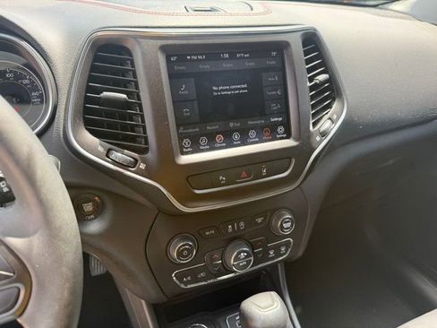 Used 2022 Jeep Cherokee Trailhawk w/ Comfort/Convenience Group AWD/4WD image 15