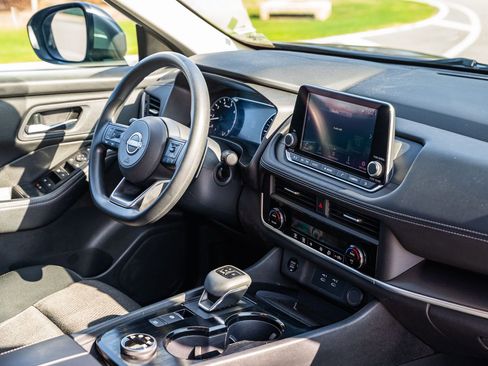 Used 2024 Nissan Rogue SV image 12