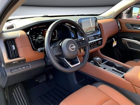 New 2025 Nissan Pathfinder Platinum image 7