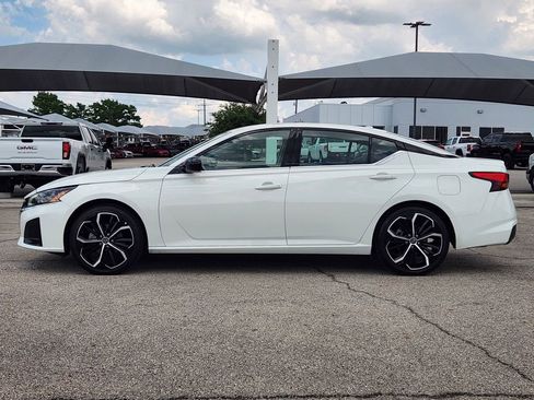 Used 2025 Nissan Altima 2.5 SR FWD image 4