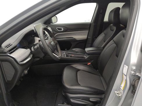 Used 2024 Jeep Compass Latitude image 17