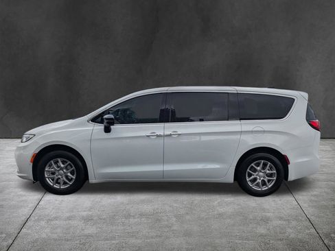 New 2026 Chrysler Pacifica Select image 7