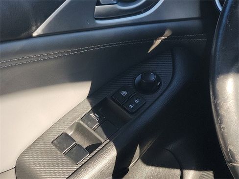 Used 2019 MAZDA CX-3 Touring image 12