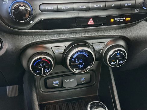 Used 2025 Hyundai Venue SEL FWD image 23