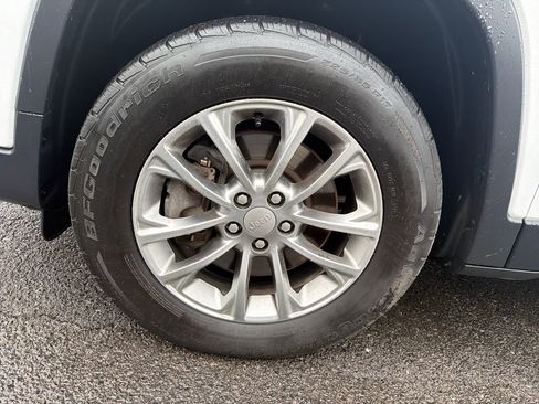 Certified 2020 Jeep Cherokee Latitude Plus w/ Cold Weather Group image 26