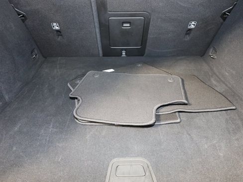 Used 2025 Volvo V60 B5 Cross Country Plus image 18