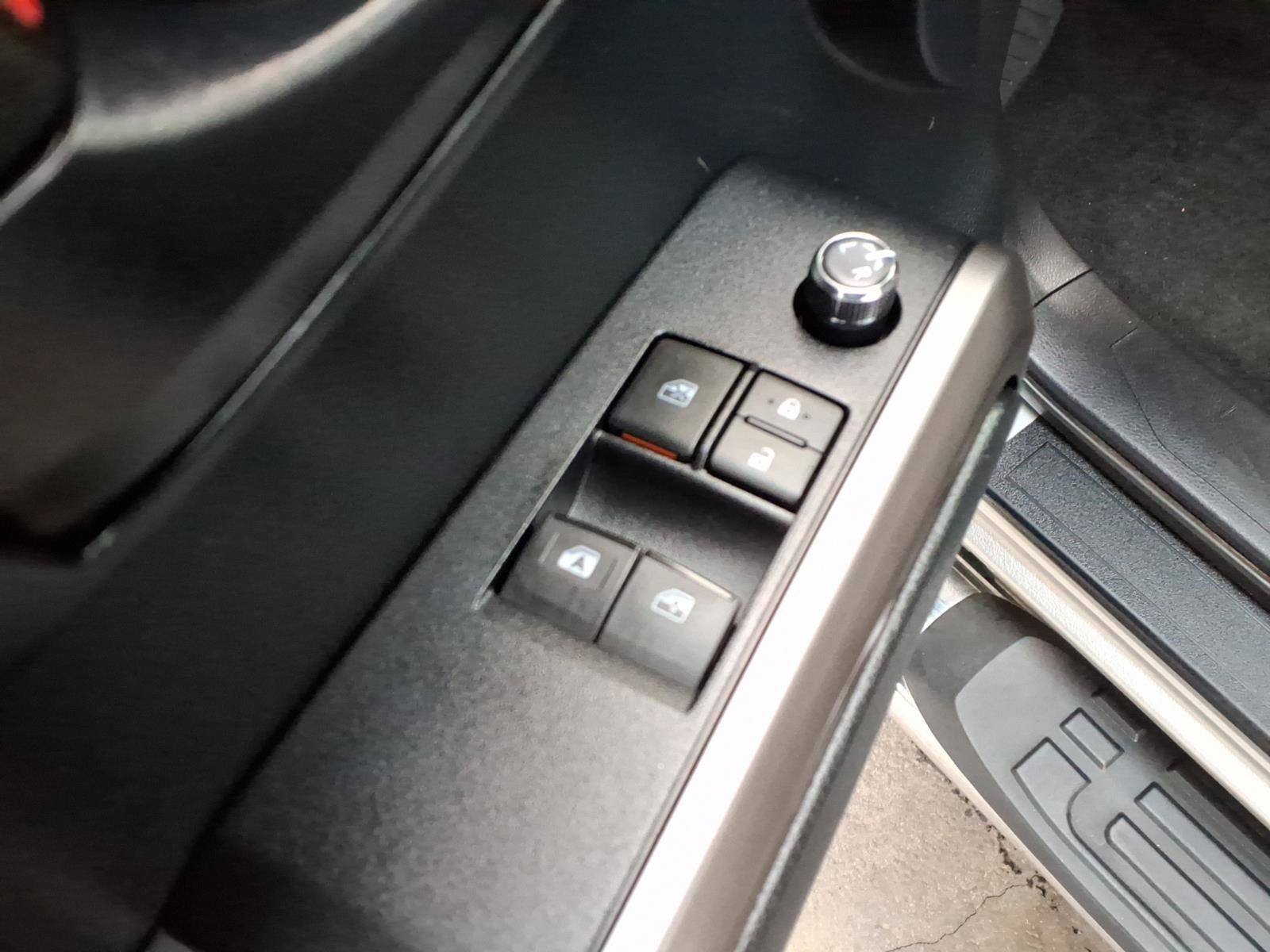 Used 2016 Toyota Tacoma SR5 w/ Towing Package RWD image 14