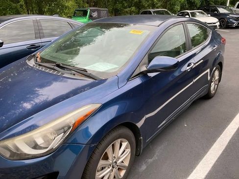Used 2015 Hyundai Elantra SE w/ Option Group 02 FWD image 9