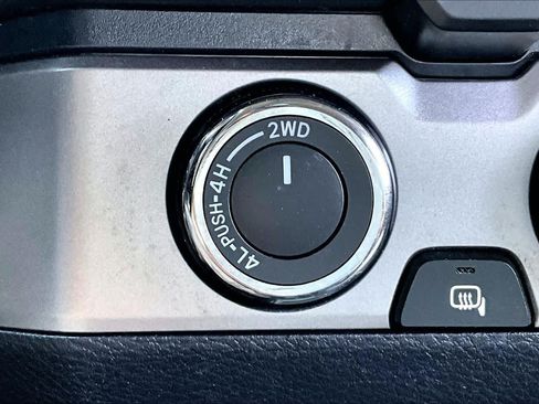 Used 2019 Toyota Tacoma SR AWD/4WD image 34