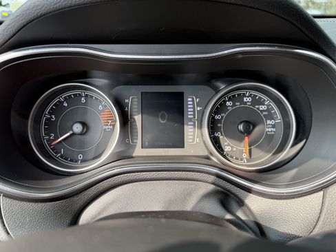 Used 2019 Jeep Cherokee Latitude Plus FWD image 22
