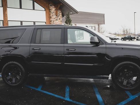 Used 2020 Cadillac Escalade ESV Platinum image 28