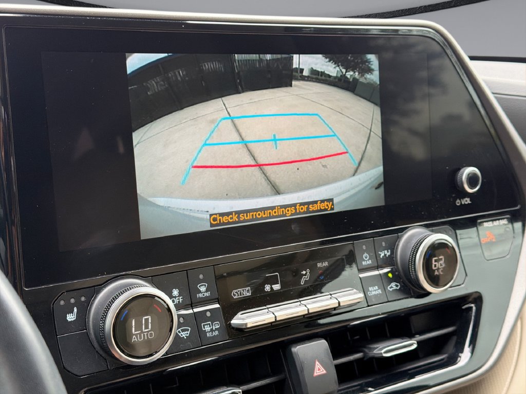 Used 2023 Toyota Highlander XLE FWD image 24