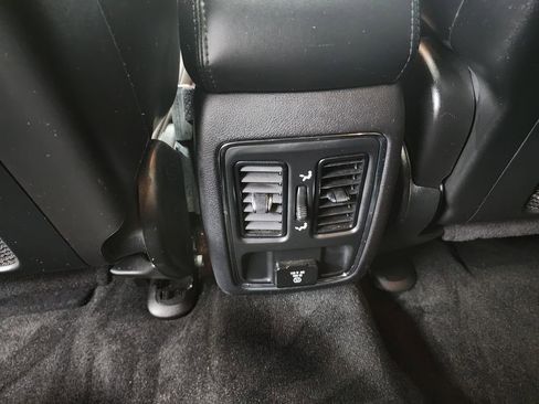Used 2014 Jeep Grand Cherokee Altitude AWD/4WD image 26