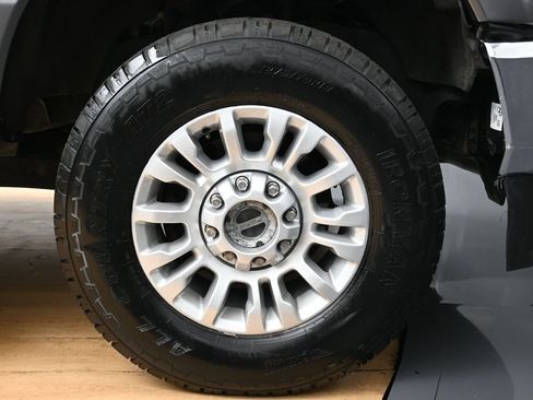 Used 2021 Ford F350 XLT w/ XLT Premium Package AWD/4WD image 13