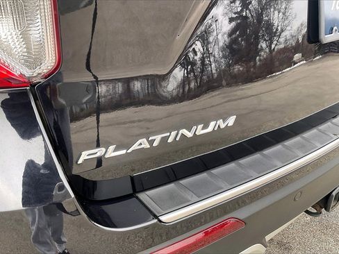 Used 2020 Ford Explorer Platinum w/ Premium Technology Package image 32