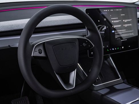 Used 2026 Tesla Model Y Long Range image 22