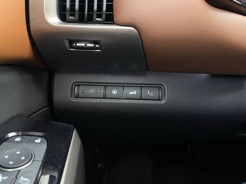Used 2025 Nissan Pathfinder Platinum AWD/4WD image 13