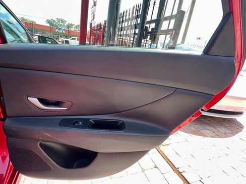 Used 2021 Hyundai Elantra SE FWD image 41
