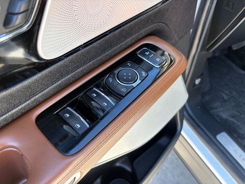 Used 2023 Lincoln Aviator Reserve w/ Equipment Group 201A AWD/4WD image 12