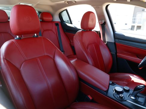 Used 2018 Alfa Romeo Stelvio AWD image 19