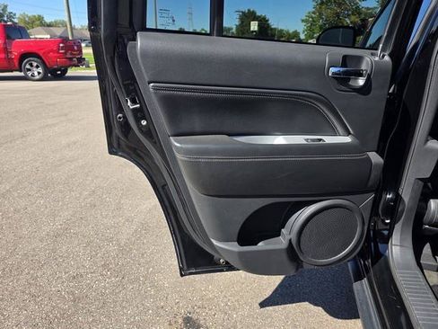 Used 2016 Jeep Compass High Altitude AWD/4WD image 17