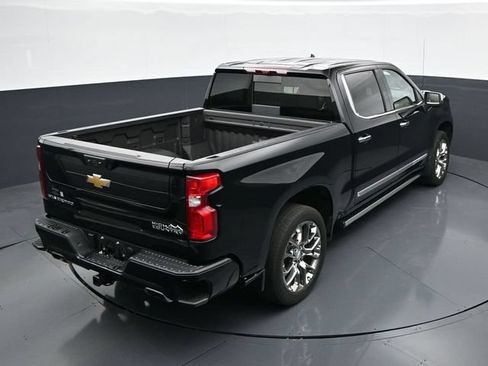 Used 2025 Chevrolet Silverado 1500 High Country AWD/4WD image 31