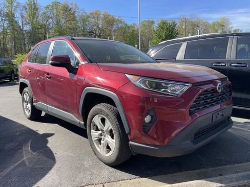 Used 2021 Toyota RAV4 XLE w/ Convenience Package image 5