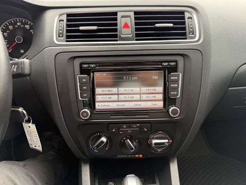 Used 2012 Volkswagen Jetta SE FWD image 32