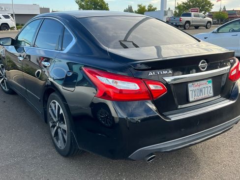 Used 2016 Nissan Altima 2.5 SR w/ LED Appearance Package FWD image 6