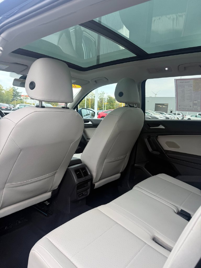 Used 2019 Volkswagen Tiguan SE w/ Panoramic Sunroof Package AWD/4WD image 33