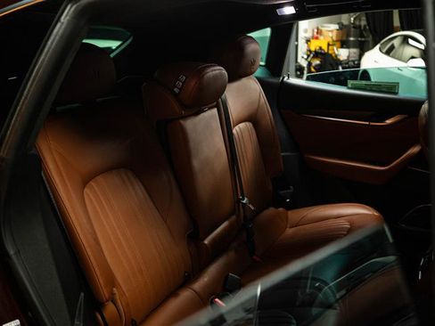 Used 2017 Maserati Levante w/ Luxury Package image 11