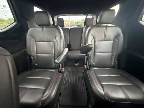 Used 2023 Chevrolet Traverse RS FWD image 18