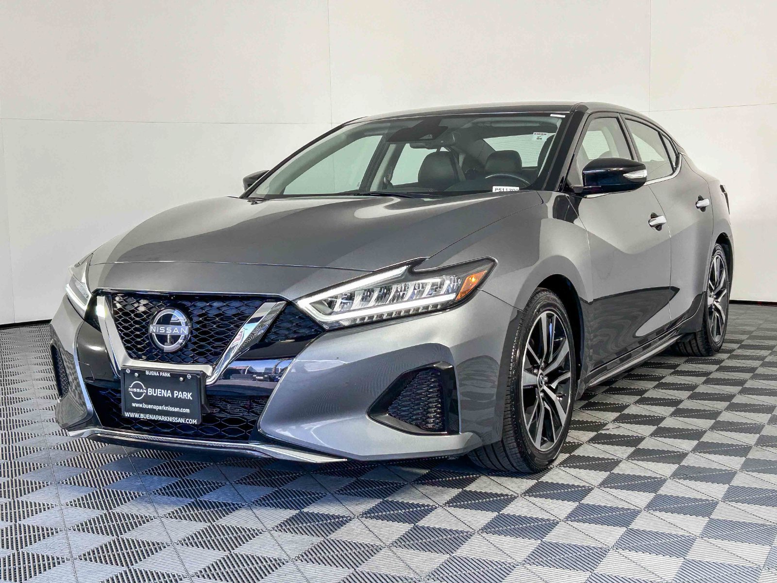 Used 2023 Nissan Maxima SV w/ Floor Mat Group FWD image 3