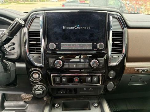 Used 2022 Nissan Titan Platinum Reserve w/ Moonroof Package AWD/4WD image 17