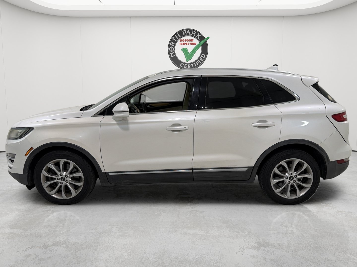 Used 2015 Lincoln MKC FWD w/ Equipment Group 101A Select image 2