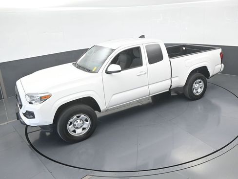 Used 2022 Toyota Tacoma SR image 42