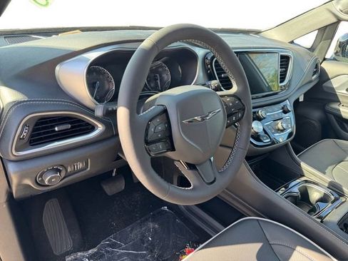 New 2026 Chrysler Pacifica Limited w/ S Appearance Package AWD/4WD image 13