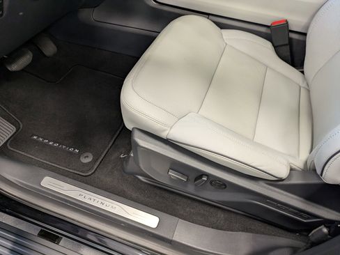 New 2025 Ford Expedition Platinum w/ Platinum Ultimate Package image 11